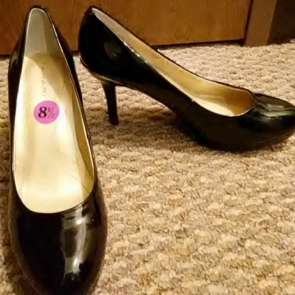 Tahari size 8.5 heels